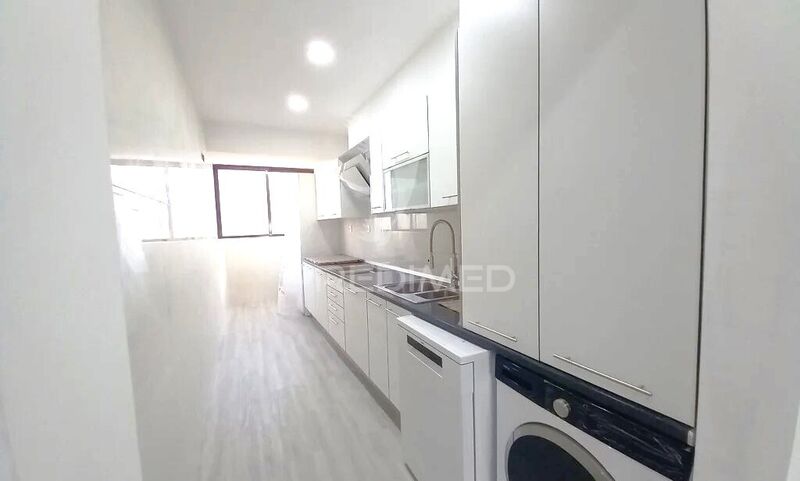 Apartamento Remodelado T4 Costa da Caparica Almada - bbq, garagem, varanda, vidros duplos