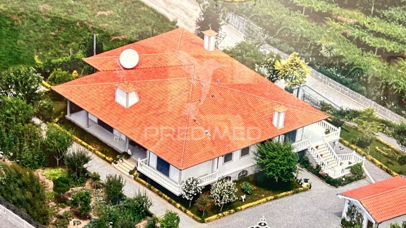Moradia V5 Arões (São Romão) Fafe - excelente localização, jardim, quintal