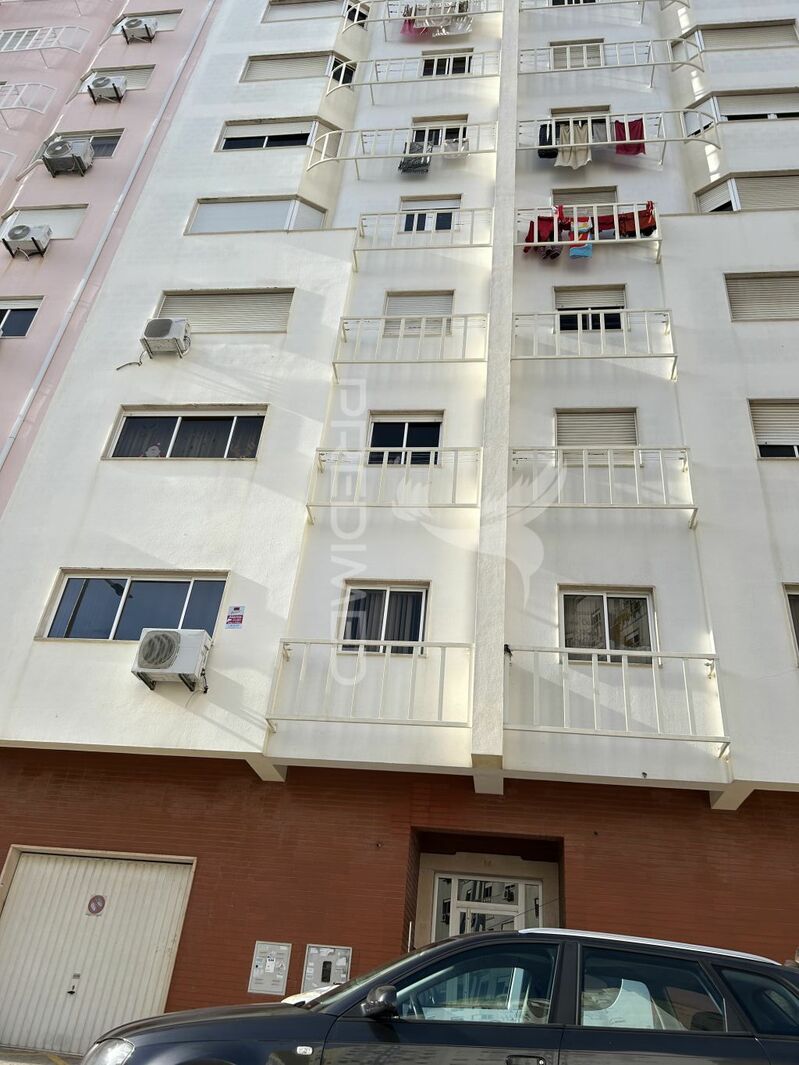 Apartamento T3 Corroios Seixal - videovigilância, sótão, arrecadação, lareira, zona muito calma