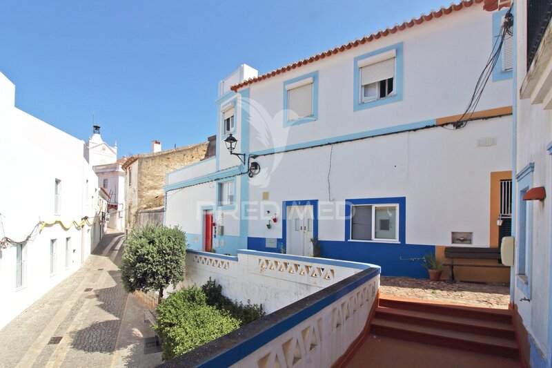 Moradia T4 com pátio e piscina - centro histórico de odemira - alojamento local