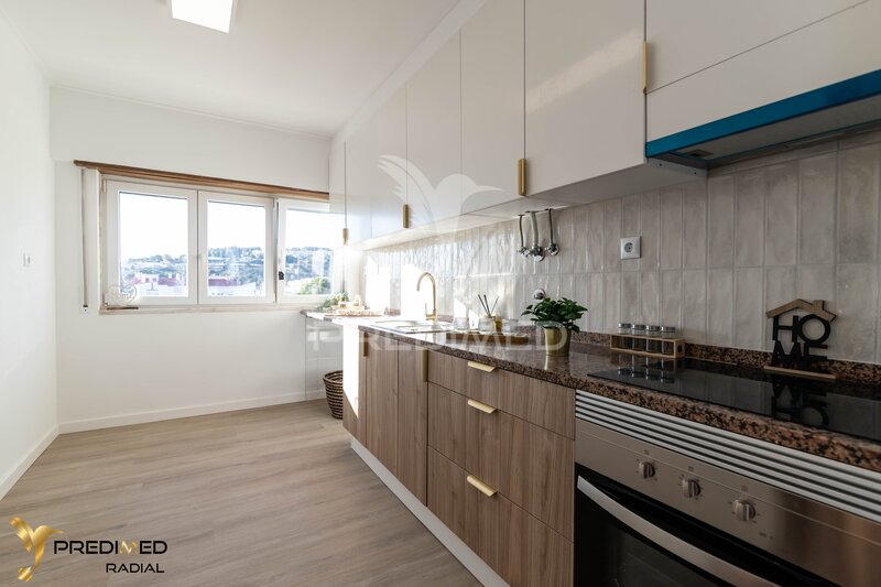 Apartment 2 bedrooms Refurbished Odivelas - air conditioning, garden, store room, garage, parking space, kitchen, 4th floor