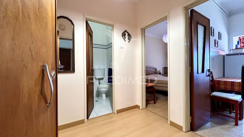 Apartment 1 bedrooms Modern in good condition Barreiro - 2nd floor