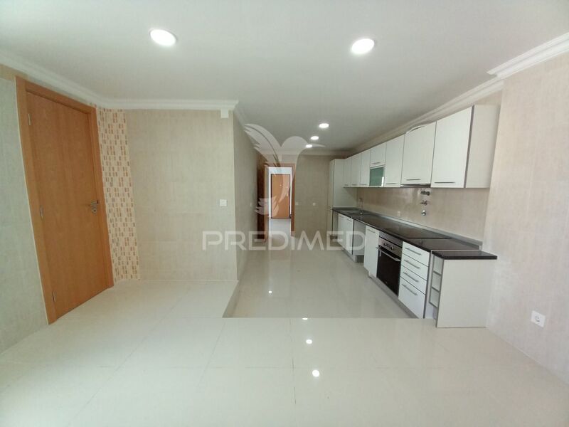 Casa Moderna V5 Cascais - balcón, chimenea, aislamiento térmico, doble acristalamiento, barbacoa