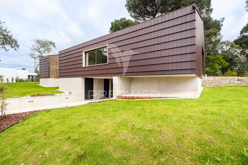 Moradia V3 nova Vila Nova de Gaia - jardim, garagem, condomínio fechado