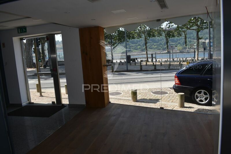 Loja Massarelos Porto - excelente localização, montra, terraço