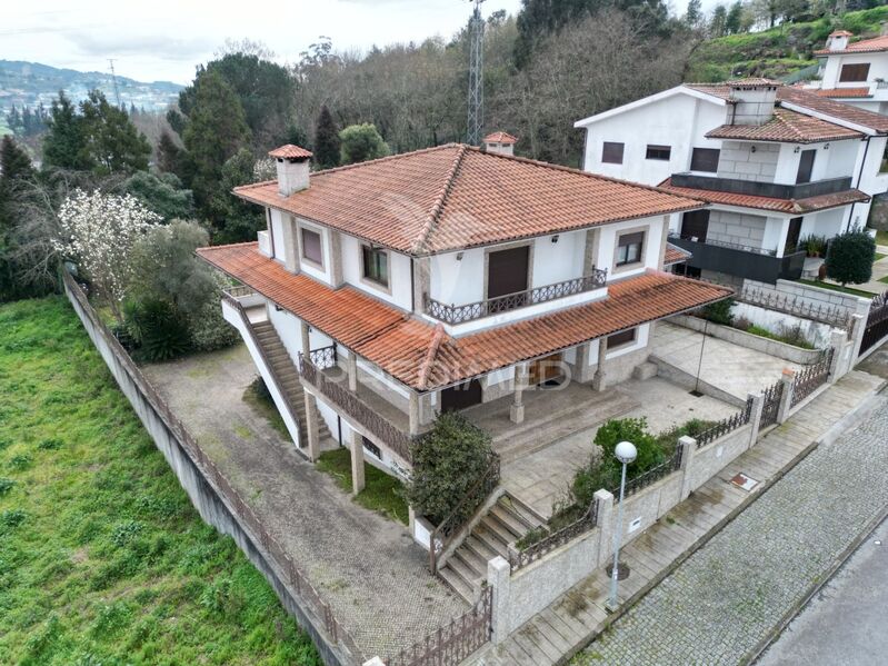 Moradia V3 Creixomil Guimarães - garagem, jardim, ar condicionado