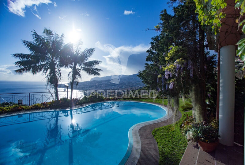 Moradia V4 de luxo em excelente estado São Gonçalo Funchal - garagem, lareira, jardim, piscina, sauna, terraço, arrecadação, bbq, varanda, lugar de garagem
