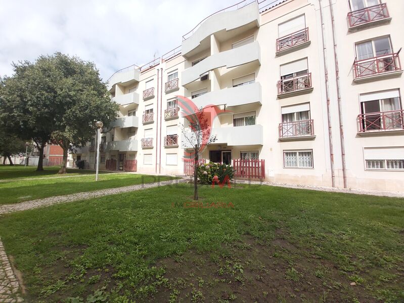 Apartamento T3 São Domingos de Rana Cascais - arrecadação, lareira, jardins