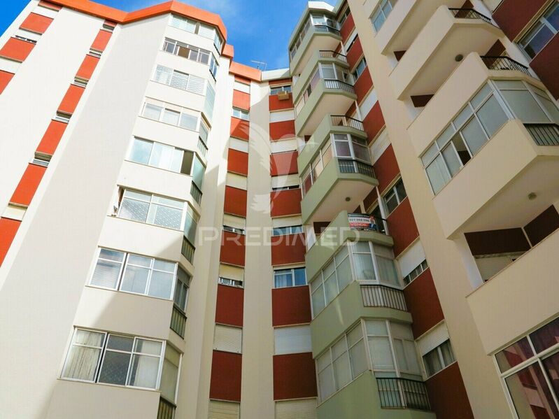 Apartamento T3 Portimão - arrecadação, varanda, marquise