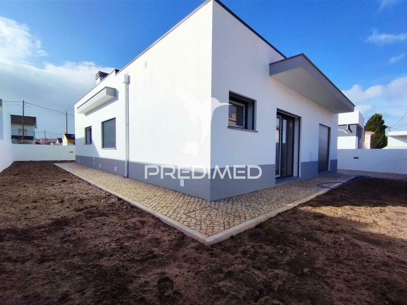 House new 3 bedrooms Fernão Ferro Seixal - garage, parking lot, alarm, double glazing, air conditioning, fireplace, backyard, heat insulation, solar panels