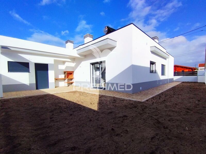 House nieuw V3 Fernão Ferro Seixal - garage, parking lot, alarm, double glazing, air conditioning, fireplace, backyard, heat insulation, solar panels