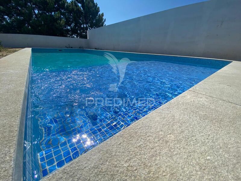 House Semidetached 5 bedrooms Setúbal - terrace, equipped, barbecue, alarm, swimming pool, heat insulation, garage, solar panel, underfloor heating, garden, double glazing, air conditioning, equipped kitchen, plenty of natural light