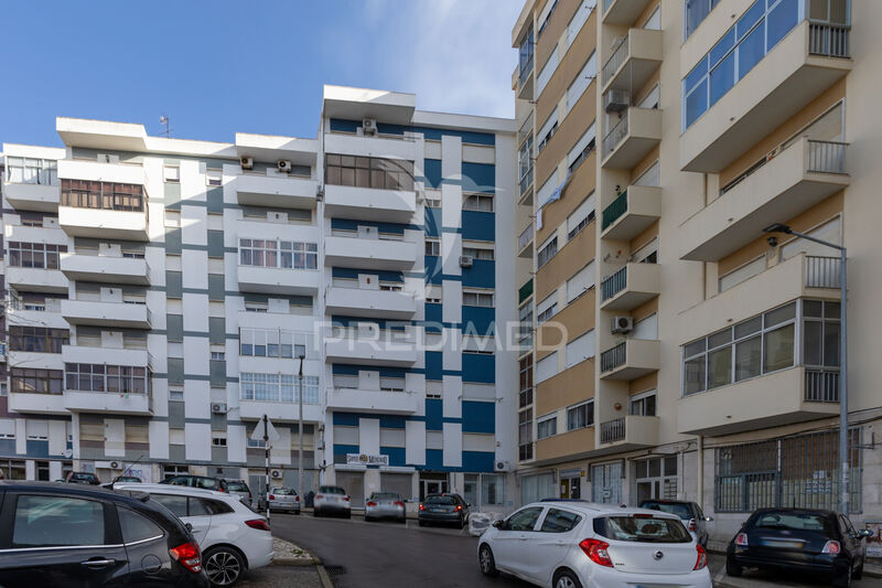 Apartamento em excelente estado T3 Corroios Seixal - varandas