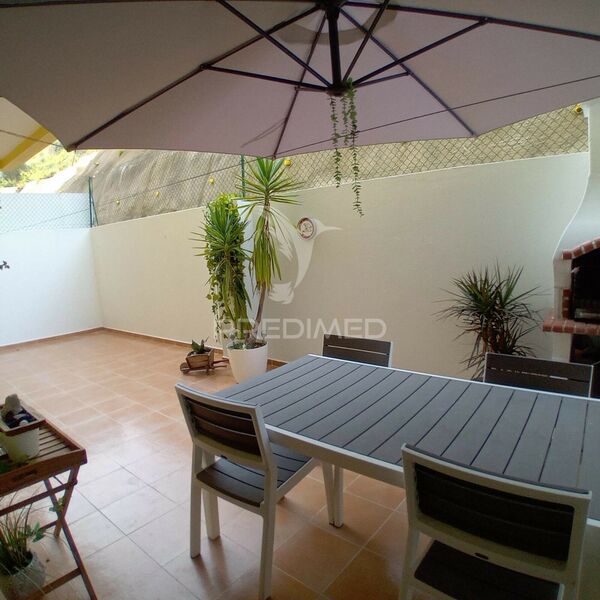 Apartment well located 3 bedrooms Palmela - terrace, ground-floor, store room, air conditioning, balcony, garage, barbecue