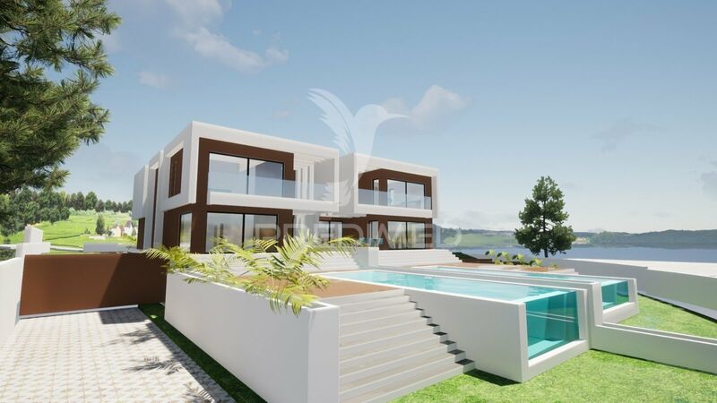 Moradia de luxo V5 Carvalhal Grândola para vender - garagem, painéis solares, alarme, ténis, piscina, jardim, videovigilância, ar condicionado, vista mar