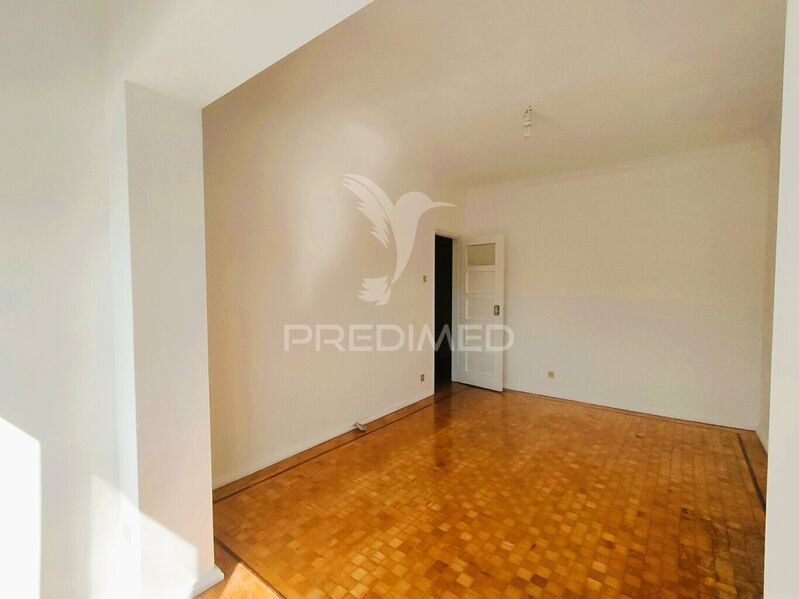 Apartamento no centro T2 Odivelas - sótão, jardim, 3º andar