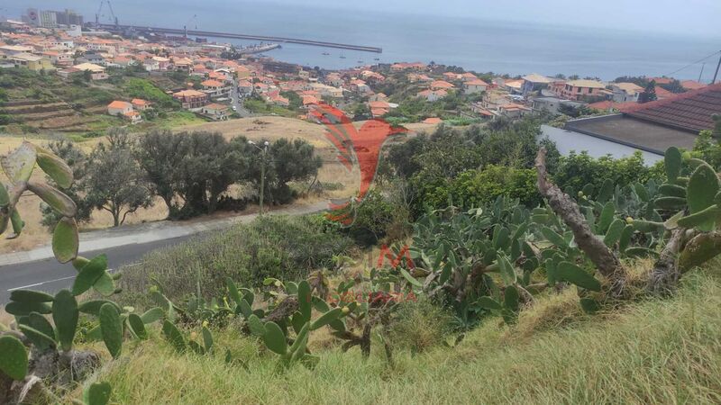 Land for construction Caniçal Machico - excellent access