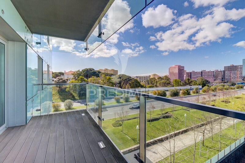 Appartement T6 Avenidas Novas Lisboa - climatisation, beaucoup de lumière naturelle, piscine, cheminée, aire de jeux, balcons