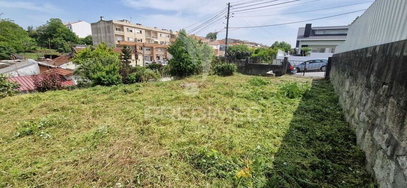 Terreno com 527m2 Águas Santas Maia