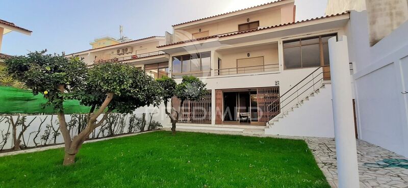 House 6 bedrooms Oeiras - garage, marquee, garden, balcony, barbecue, fireplace, balconies