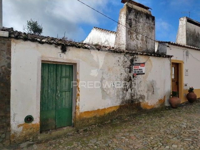 Home in ruins V2 Alter do Chão