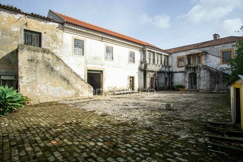 дом в центре V4 Nossa Senhora do Pópulo Caldas da Rainha - гараж