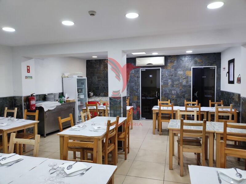 Restaurante no centro Almada - arrecadação, equipado