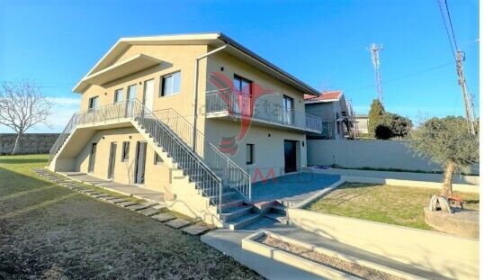 À venda Moradia nova V3 Cabeçudos Vila Nova de Famalicão - varanda, piscina, garagem, zona calma, jardim