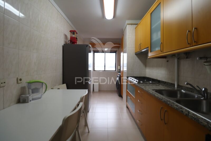 Apartamento T4 Braga - varanda, cozinha equipada, garagem, marquise