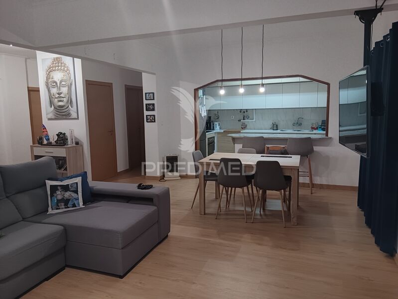 Apartamento Remodelado T4 Almada - marquise, 1º andar, vidros duplos