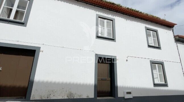 House 5 bedrooms in the center São Jorge (Velas) - garage