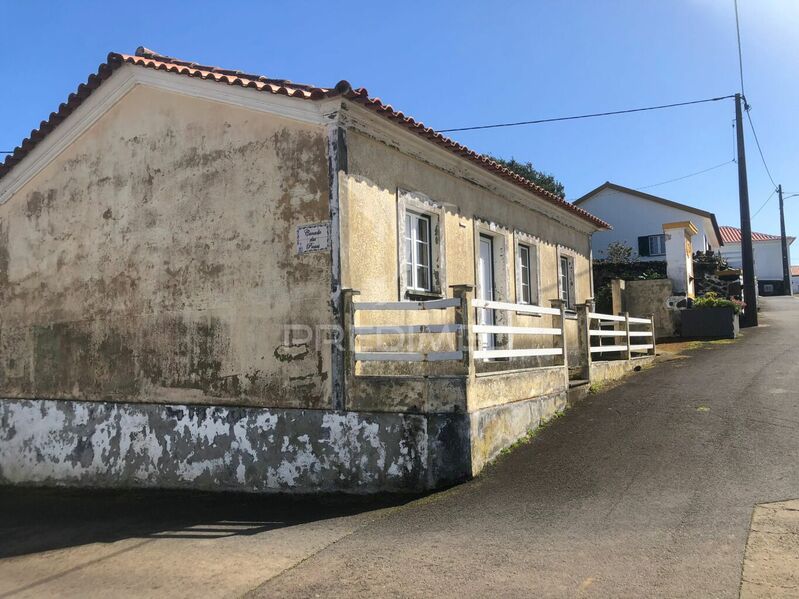 House Old in the center V3 Altares Angra do Heroísmo