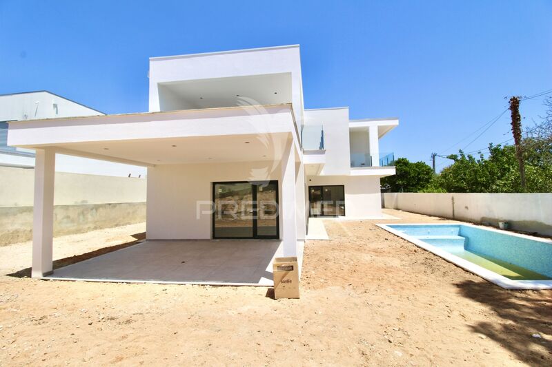Moradia V4 Isolada Corroios Seixal - piscina, garagem