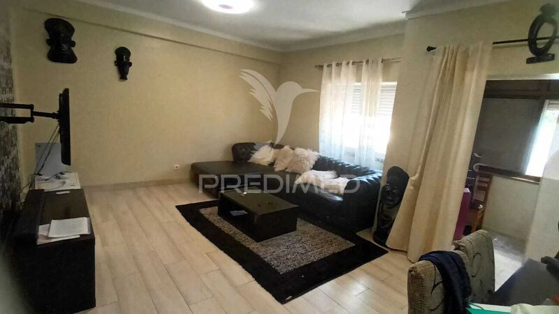 Apartment T3 well located Almada - store room, balcony