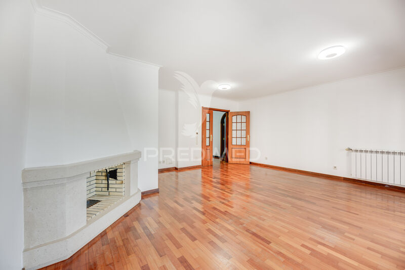 Apartment spacious 3 bedrooms São Domingos de Benfica Lisboa - green areas, fireplace, parking space, garage, garden