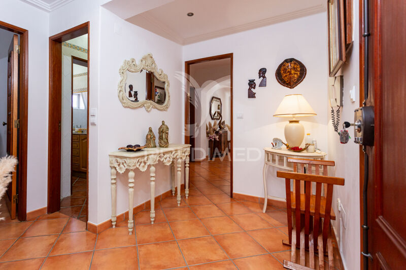 Apartment Renovated 2 bedrooms Almada - balcony, 2nd floor, quiet area, air conditioning, double glazing
