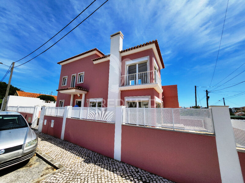 House V3 Refurbished Almada - plenty of natural light, parking lot, double glazing, barbecue, terrace, attic, equipped kitchen, garden