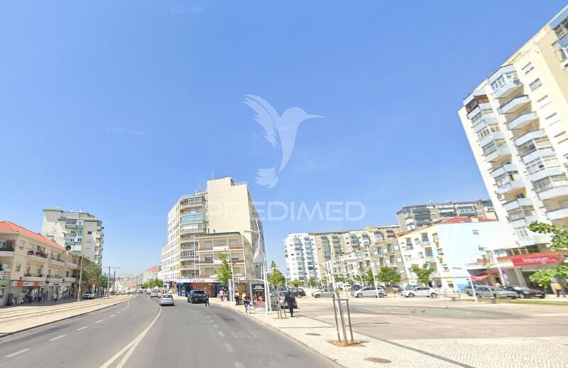 Apartamento Remodelado T4 Almada - 1º andar, vidros duplos