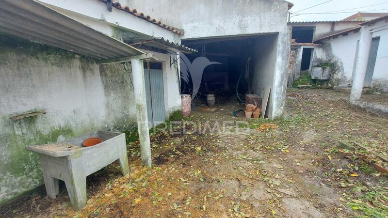 Cellar with 219sqm T0 Abrã Santarém - easy access