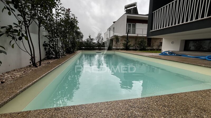 Moradia nova V4 Guimarães - garagem, piscina, ar condicionado, terraço, jardim