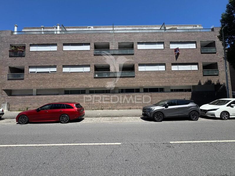 Apartamento T2 no centro Guimarães - caldeira, garagem, arrecadação, cozinha equipada, vidros duplos, varanda