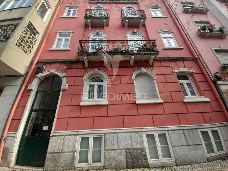 Apartamento T1 Arroios Lisboa - 3º andar, jardim, marquise