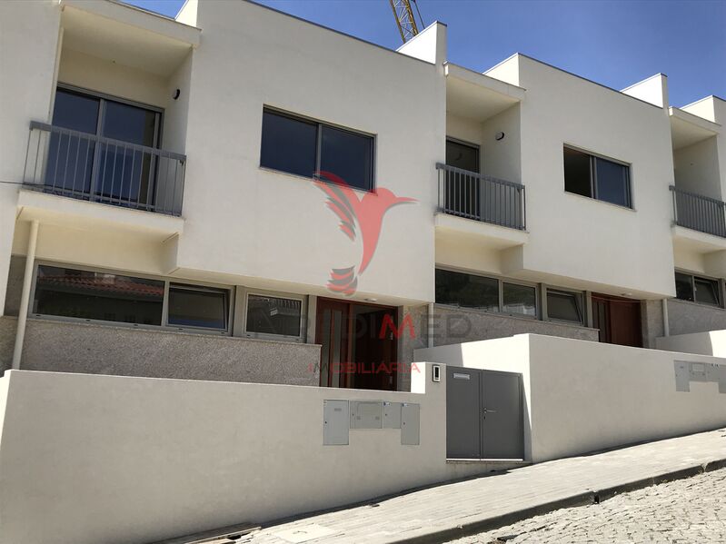 Moradia V3 nova Amarante à venda - portão automático, garagem, aquecimento central, vidros duplos, terraço
