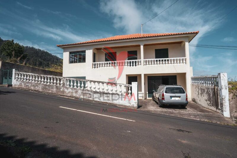 House Isolated in the center 4 bedrooms Porto da Cruz Machico - balcony, garage, equipped kitchen, quiet area