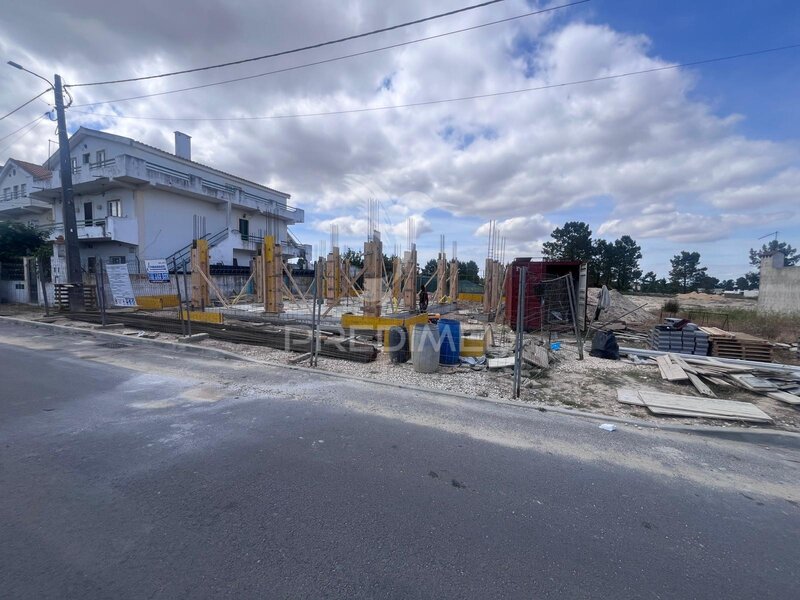 Moradia Moderna com boas áreas V3 Fernão Ferro Seixal - jardim, vidros duplos
