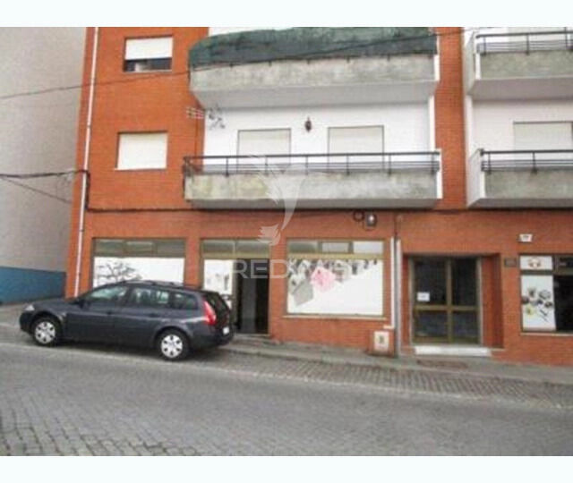 Shop in the center Nelas