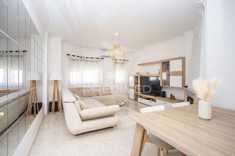 Apartamento T2 Como novo Corroios Seixal - arrecadação, lareira, 5º andar