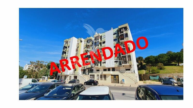 Apartamento T1 Almada - jardim, piscina, marquise