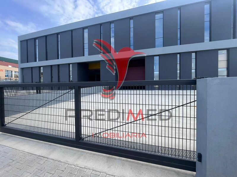 Warehouses Industrial in industrial zone Frielas Loures - parking lot