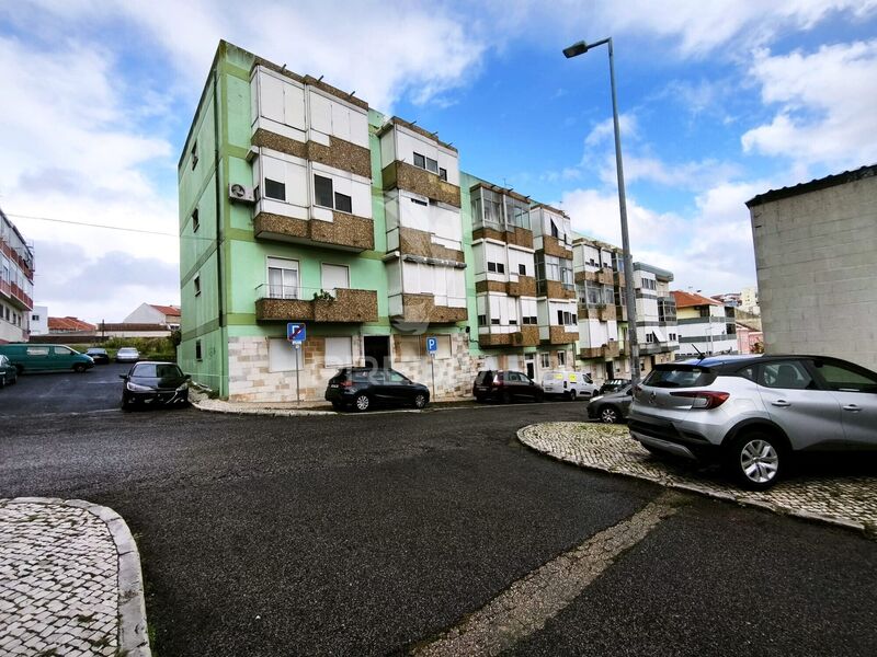 Apartamento T2 em bom estado Águas Livres Amadora